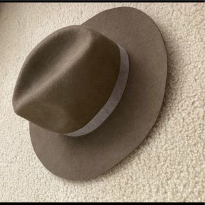 Lack of color rancher hat